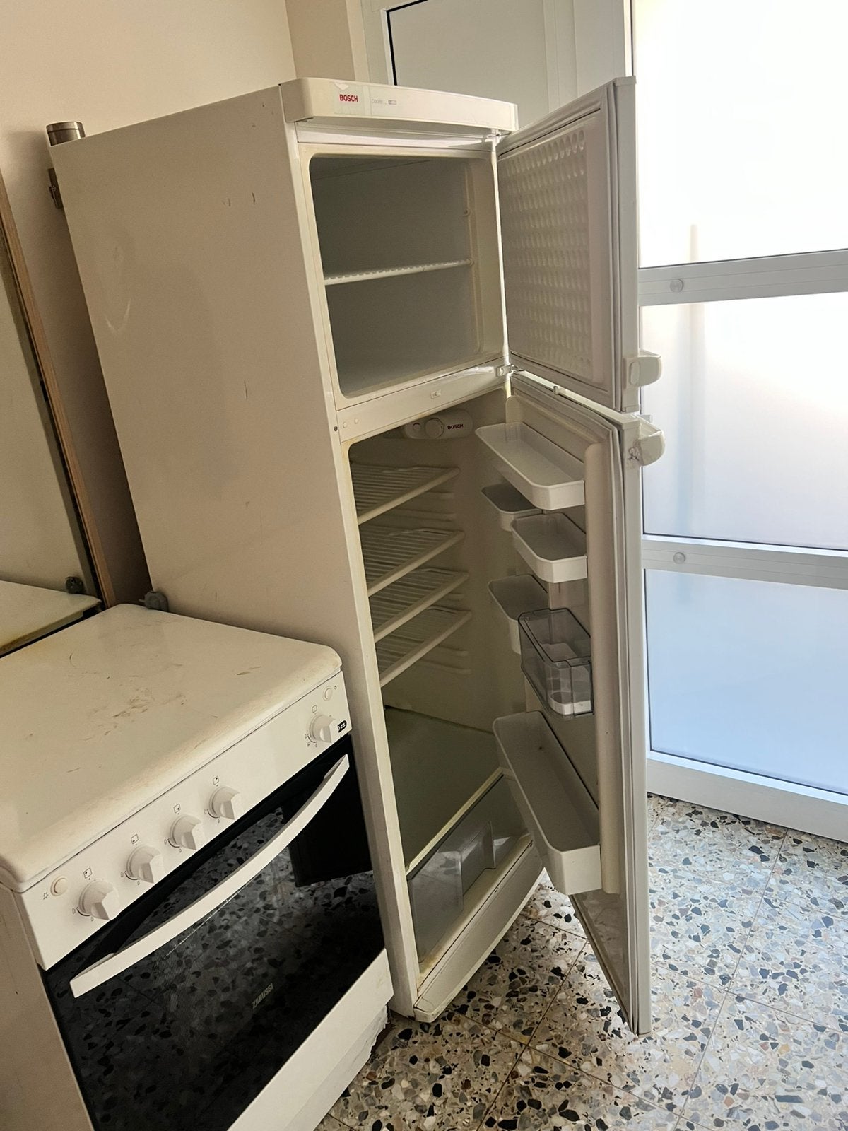 Bosch Koelkast met Diepvries + Zanussi Gasfornuis met Oven, Ophalen, Gebruikt, 4 kookzones, Gas