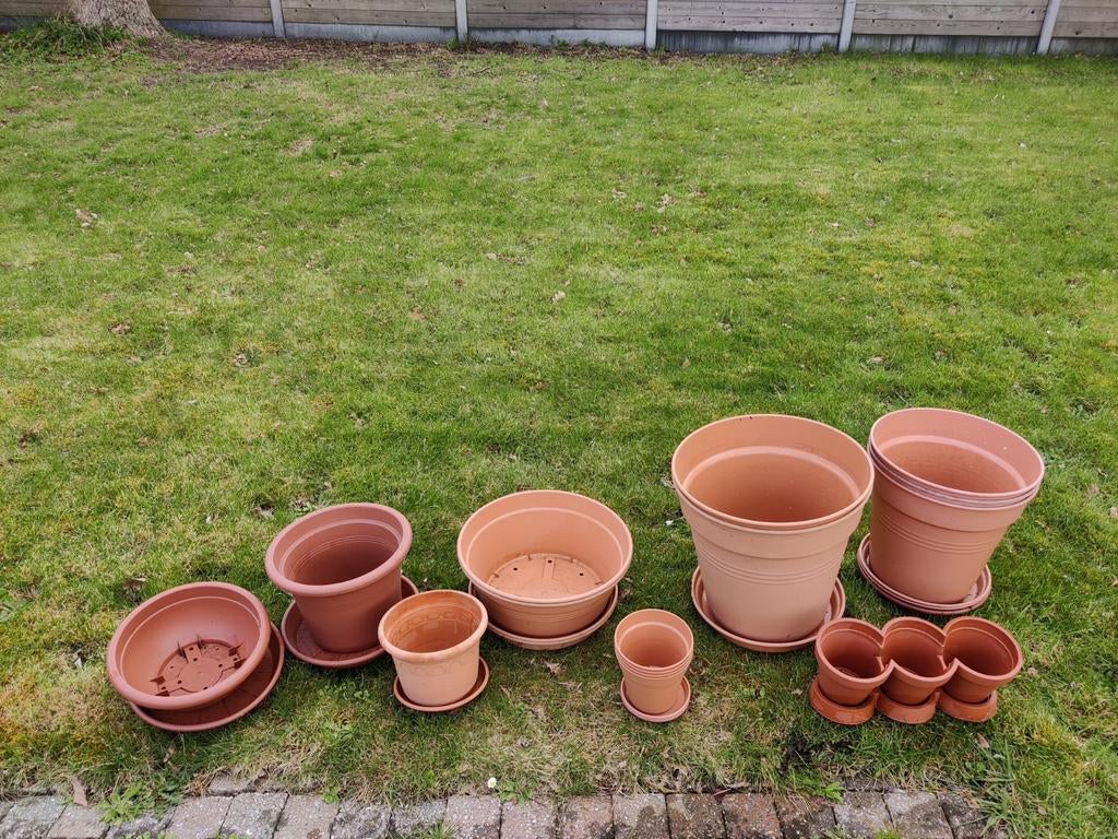 Plastiek bloempotten., Tuin en Terras, Bloempotten, Ophalen