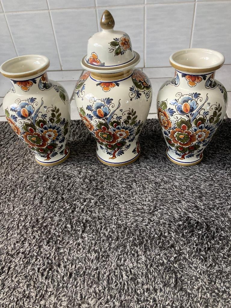3 Delfts Flora keramiek kaststel vazen., Ophalen, Overige materialen, Overige kleuren, Zo goed als nieuw