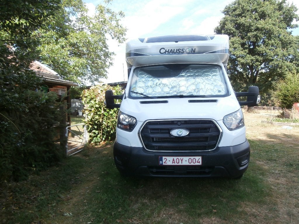 Camping car profilé Chausson V648 first de 2021, Siège de train, Jusqu'à 4, 6 à 7 mètres, Toilette à cassette