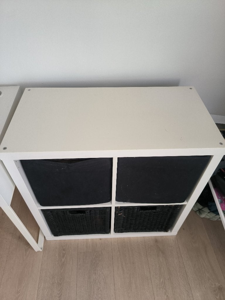 2 kinderbureau + kledingkast 4 kluisjes, Huis en Inrichting, Ophalen, Gebruikt