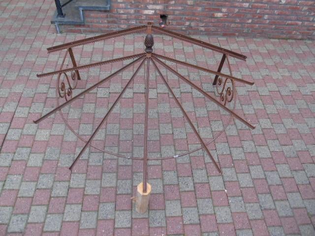 marquise en fer forgé petit modèle arrondit, Enlèvement, Neuf