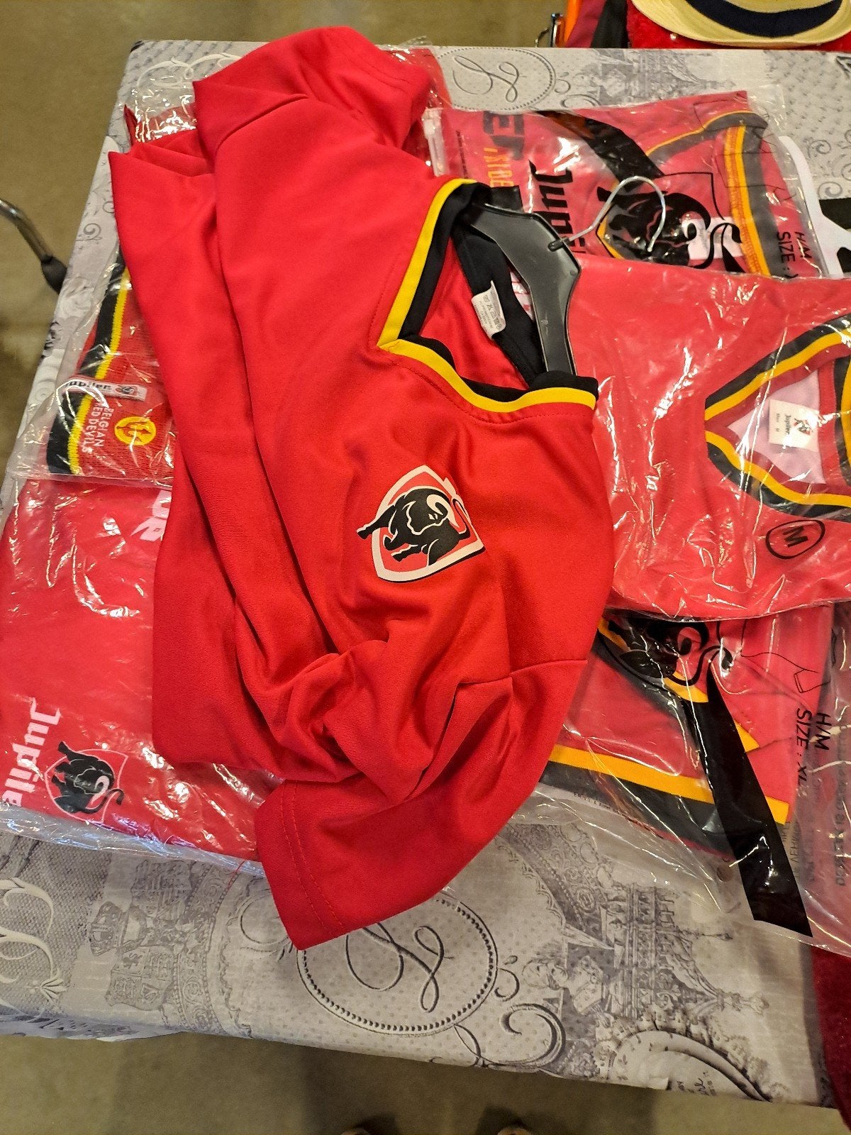 Lot de maillots des diables rouges short et bonnet jupiler, Enlèvement