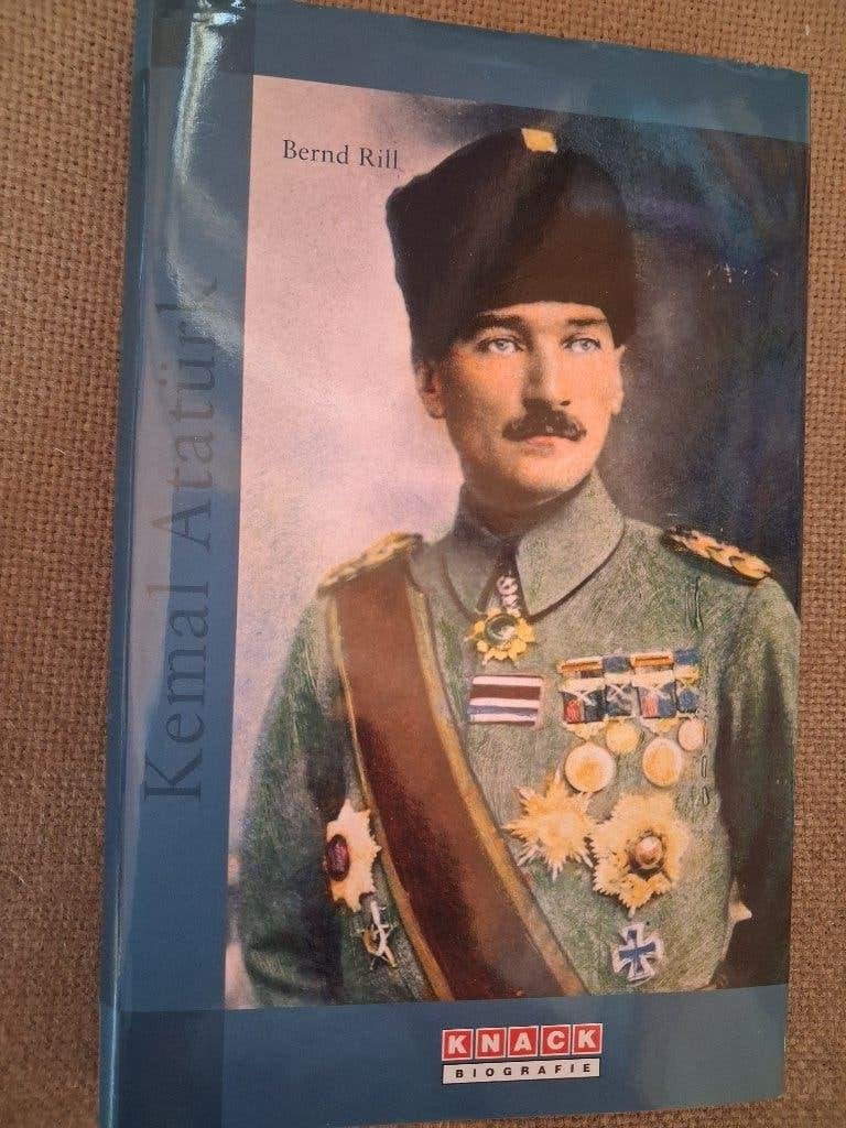 KEMAL ATATÜRK - BERND RILL - KNACK BIOGRAFIE, Boeken, Politiek en Maatschappij, Ophalen of Verzenden