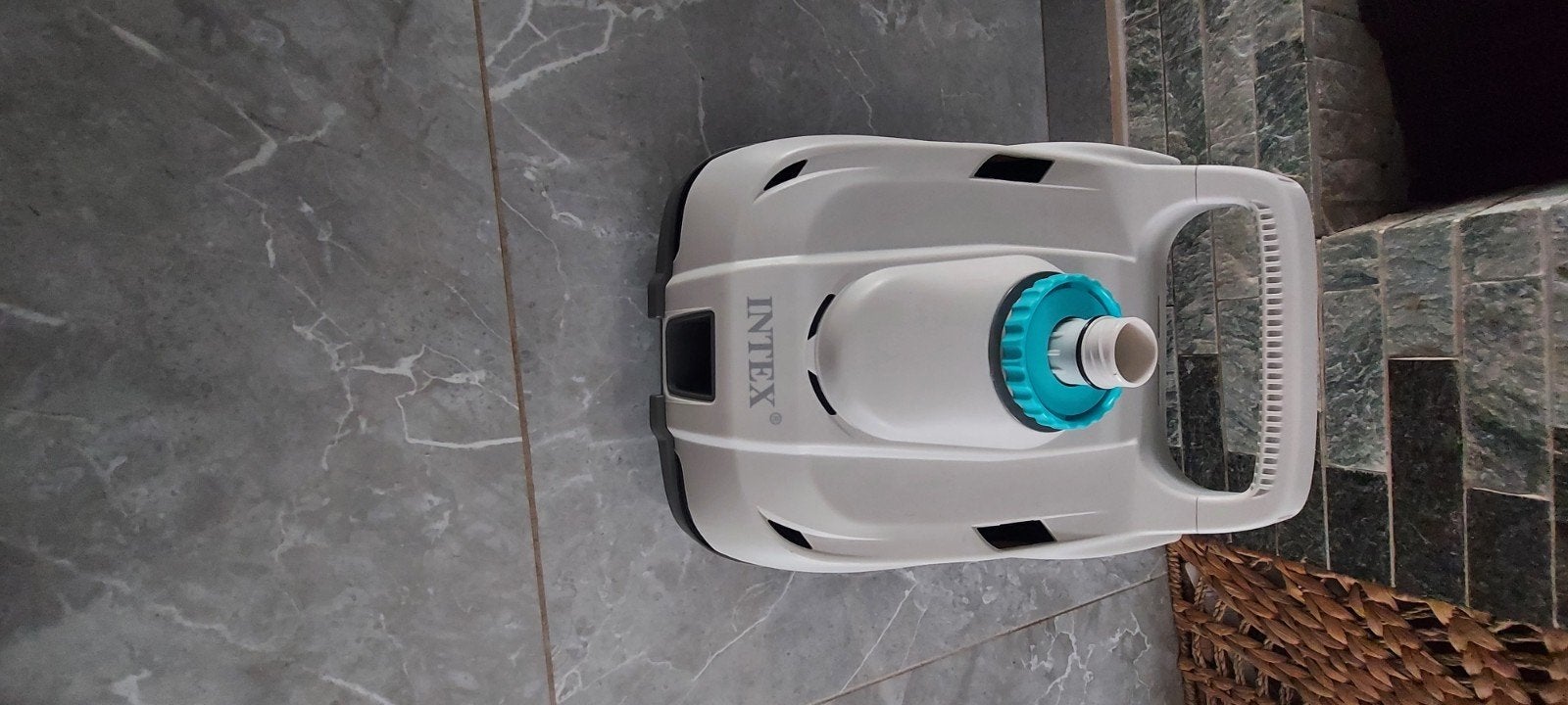 Nouvel aspirateur de piscine d'Intex, Enlèvement