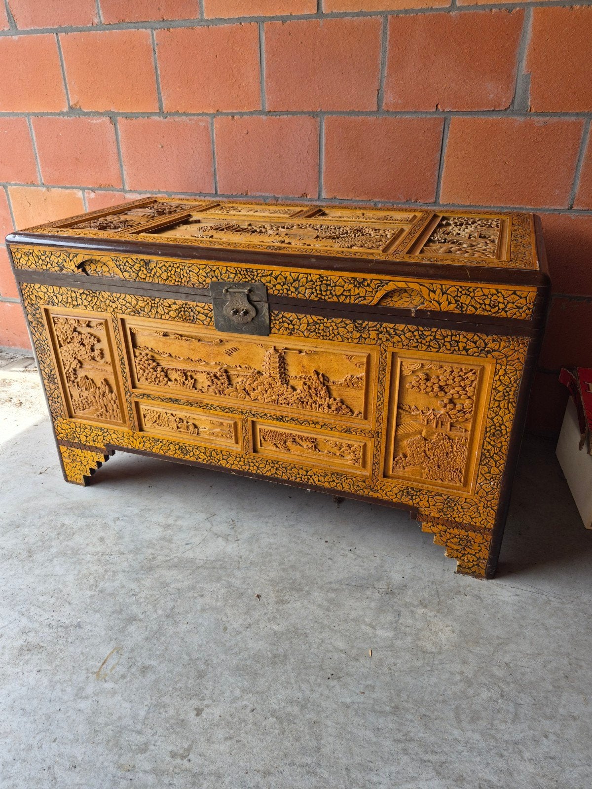 Chinese houten koffer, Ophalen