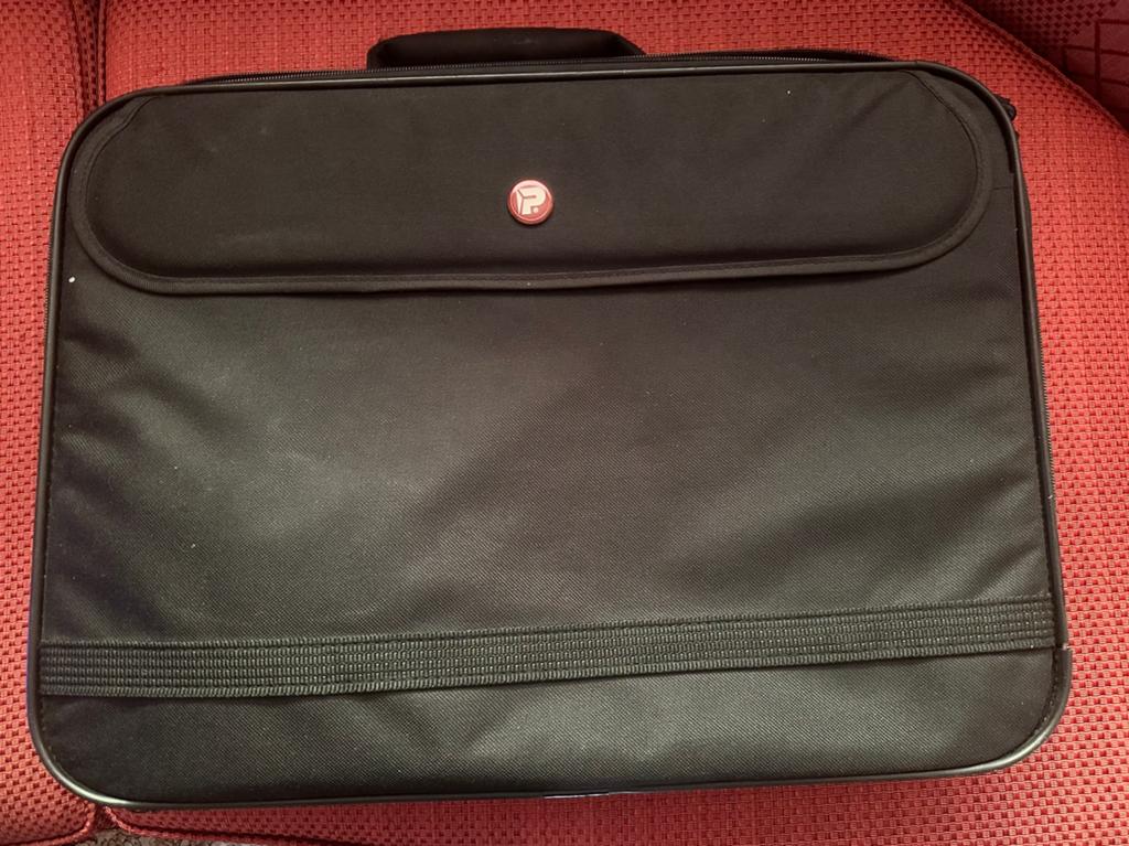 Laptoptas, Gevoerd laptopvak, 17 inch of meer, Ophalen of Verzenden, Zo goed als nieuw
