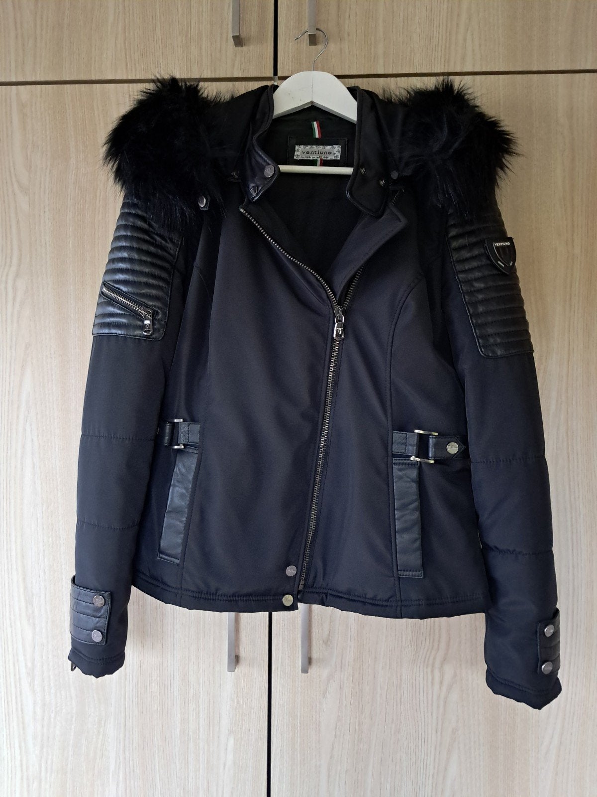 Zwarte Italiaanse winterjas, Ventiuno, Enlèvement, Comme neuf, Noir