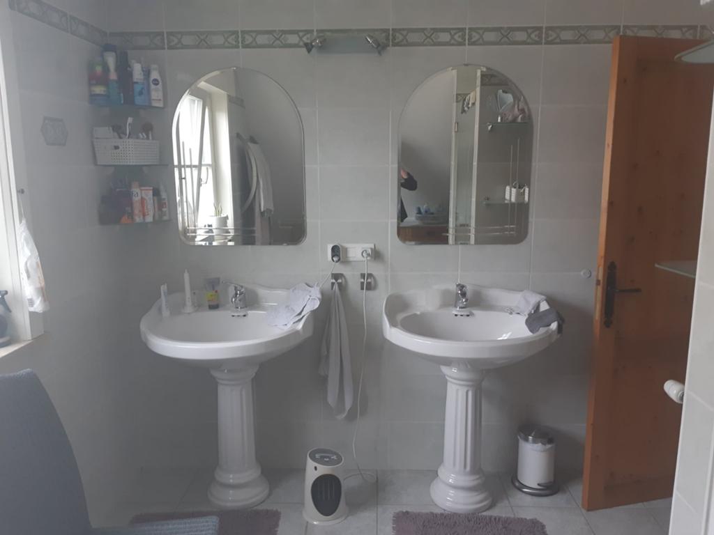 2 retro lavabo's, eventueel met bijpassende spiegels., Huis en Inrichting, Badkamer | Complete badkamers, Ophalen