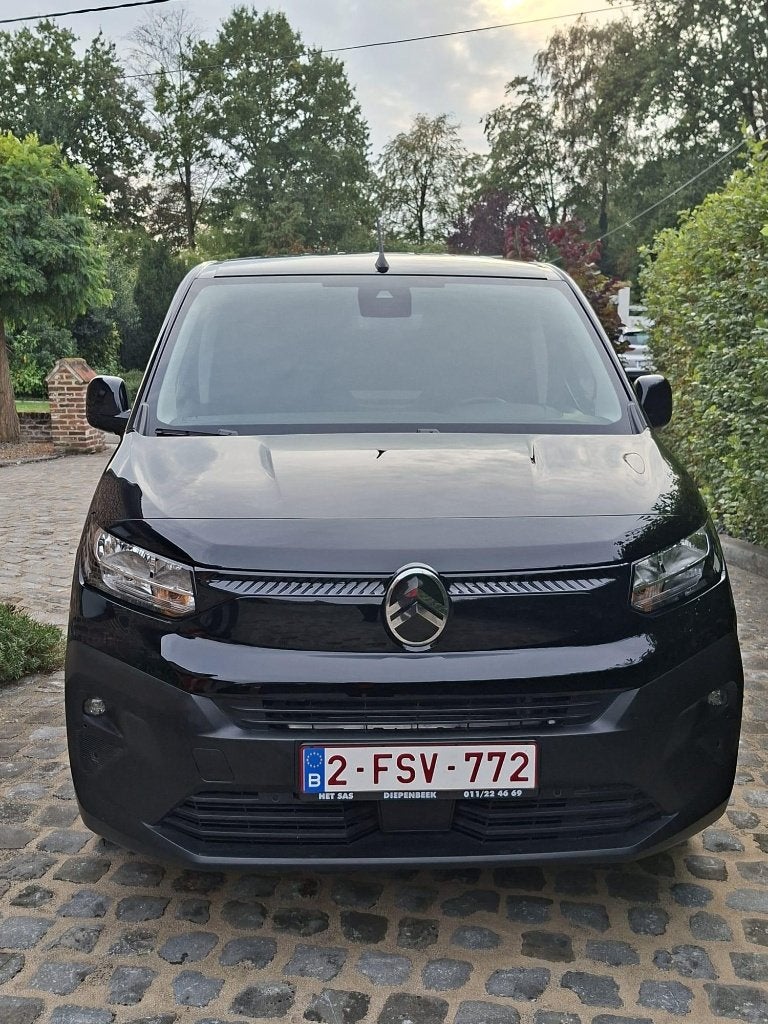 Citroën Berlingo 1,5 D EAT8 in complete nieuwstaat, Auto's, Stof, 4 cilinders, 149 g/km, Zwart