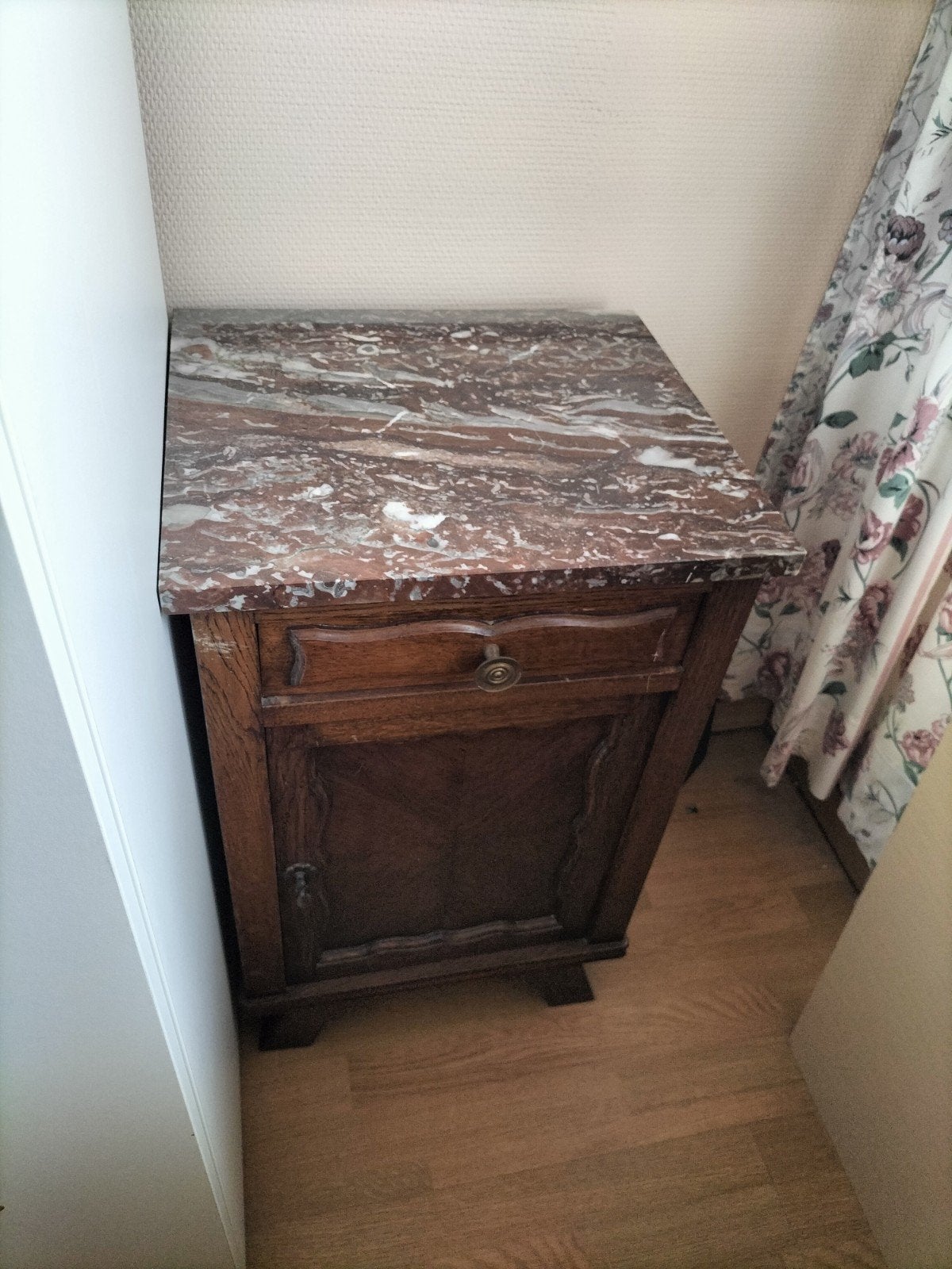 gratis  nachtkastje, kleerkast, commode., Ophalen, Gebruikt