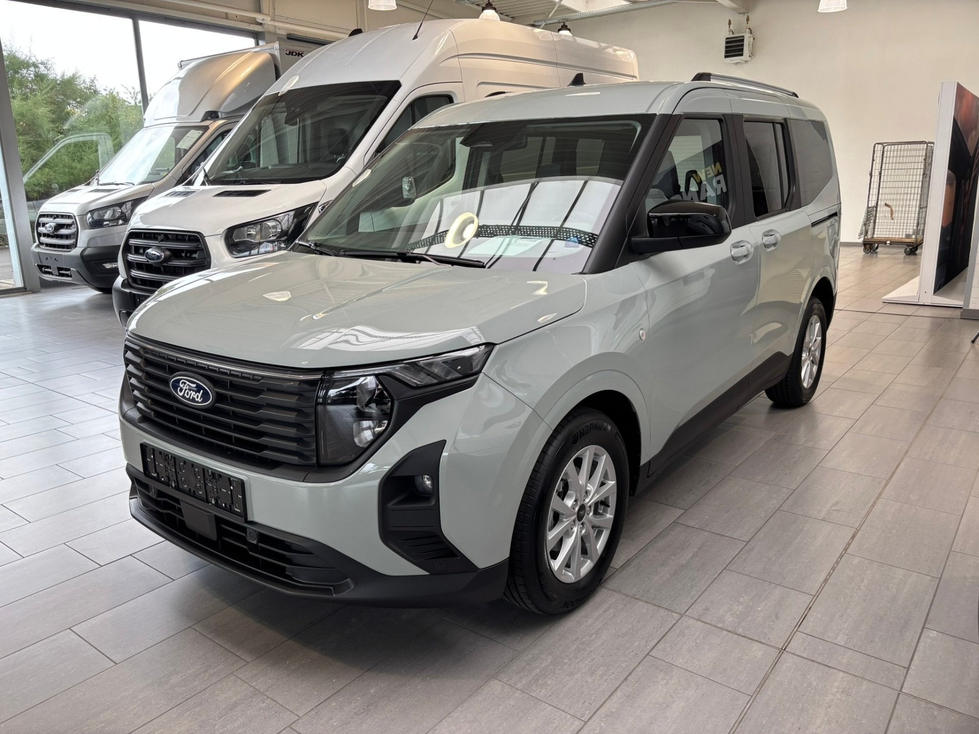 Ford Tourneo Courier Titanium 1.0 EcoBoost 125 PK AUTOMAAT, Autos, Achat, Autres couleurs, Noir, 5 places