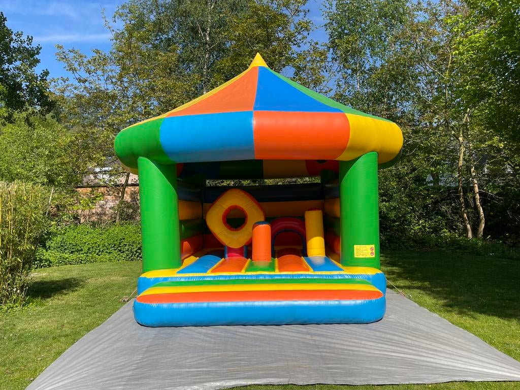 Springkasteel circus met obstakels, Enfants & Bébés, Jouets | Extérieur | Coussins gonflables, Enlèvement, Comme neuf