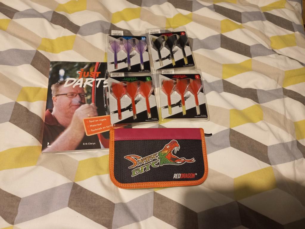 Darts spullen (condor flights + tasje), Sport en Fitness, Darts, Ophalen, Nieuw, Flights