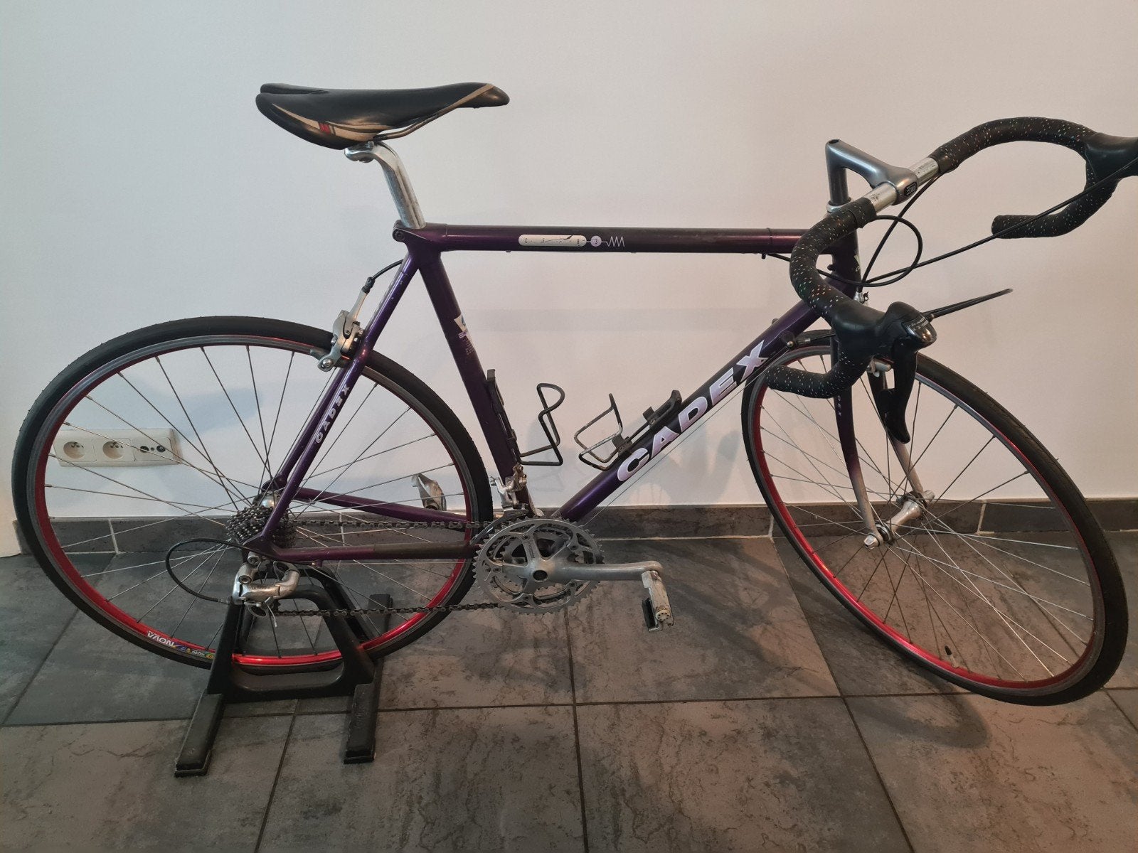 Joli vélo de course. CADET., Enlèvement
