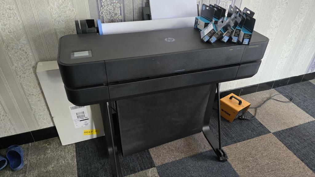 Te koop: professionele HP DesignJet grootformaat printer/plo, Musique & Instruments, Pianos, Enlèvement ou Envoi