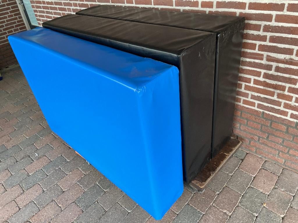 Kleine valmat turnmat waterdicht, 1,5 x 1 m 30 cm dik, Sport en Fitness, Turnen, Ophalen, Zo goed als nieuw