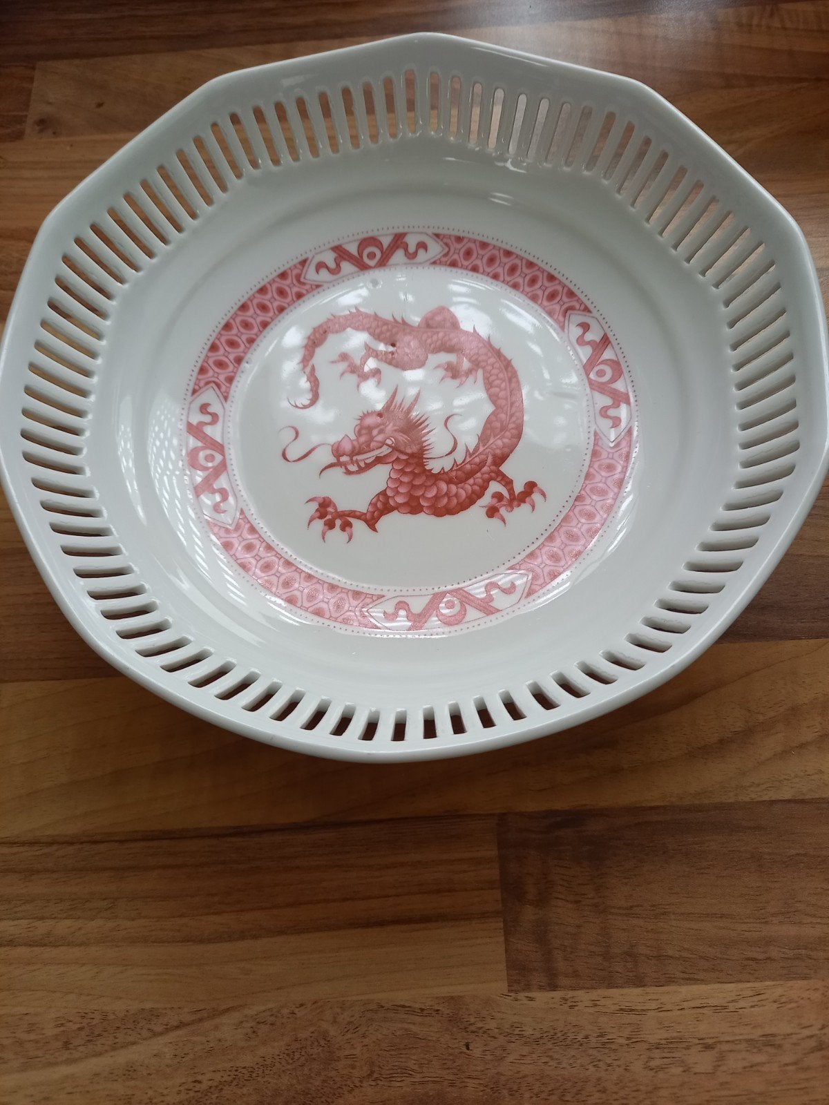 plat ajouré en porcelaine de Bavière, Enlèvement
