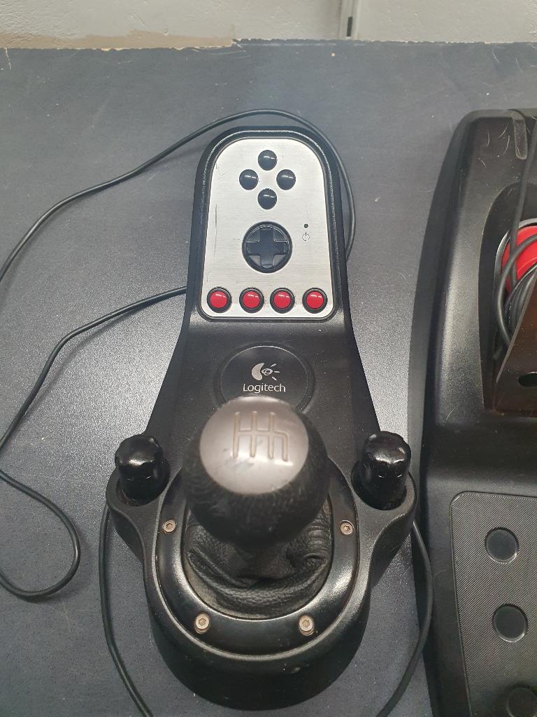 Logitech G27 + Shifter te koop, Games en Spelcomputers, Ophalen, Racestuur, Gebruikt, Force feedback