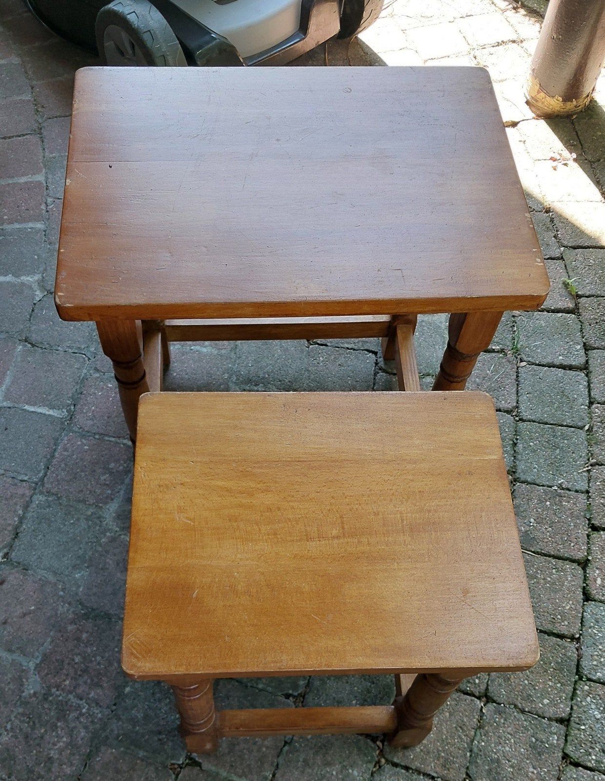2 kleine tafeltjes, Ophalen, Gebruikt, Hout
