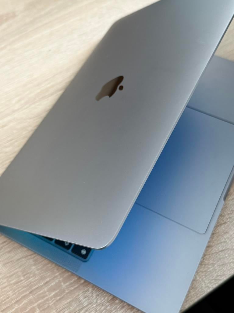 Macbook pro M2 2022, 24gb geheugen 13 inch, Ophalen of Verzenden, Zo goed als nieuw, 13 inch, MacBook
