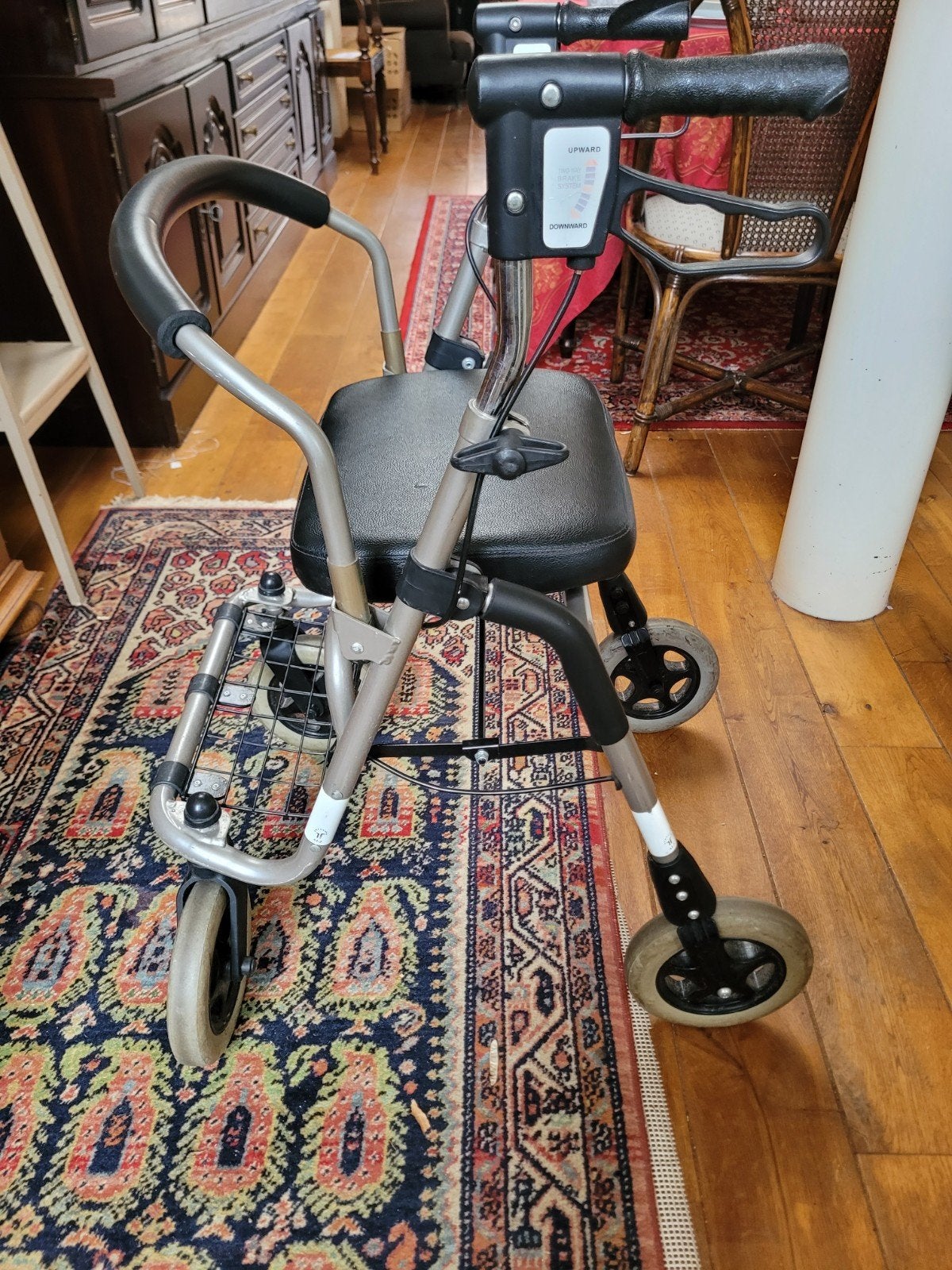 Rollator met zitje en boodschappenmand – 4 wielen, Diversen, Rollators, Zo goed als nieuw, Opvouwbaar, Ophalen