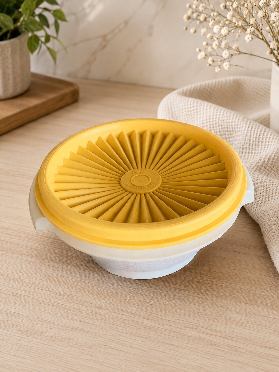 2 bols Tupperware avec leurs couvercles,, Maison & Meubles, Cuisine| Tupperware, Enlèvement, Utilisé, Avec couvercle