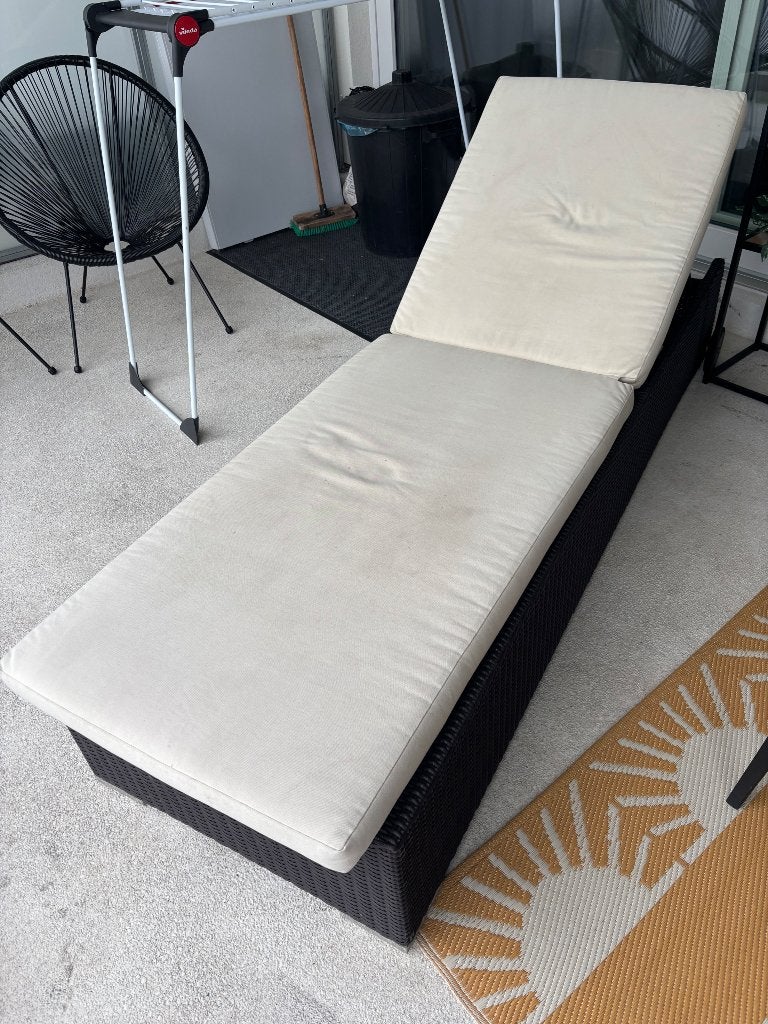 Verstelbaar Buitenligbed (wikker) met kussen, Tuin en Terras, Ligbedden, Ophalen, Gebruikt, Kunststof, Verstelbaar