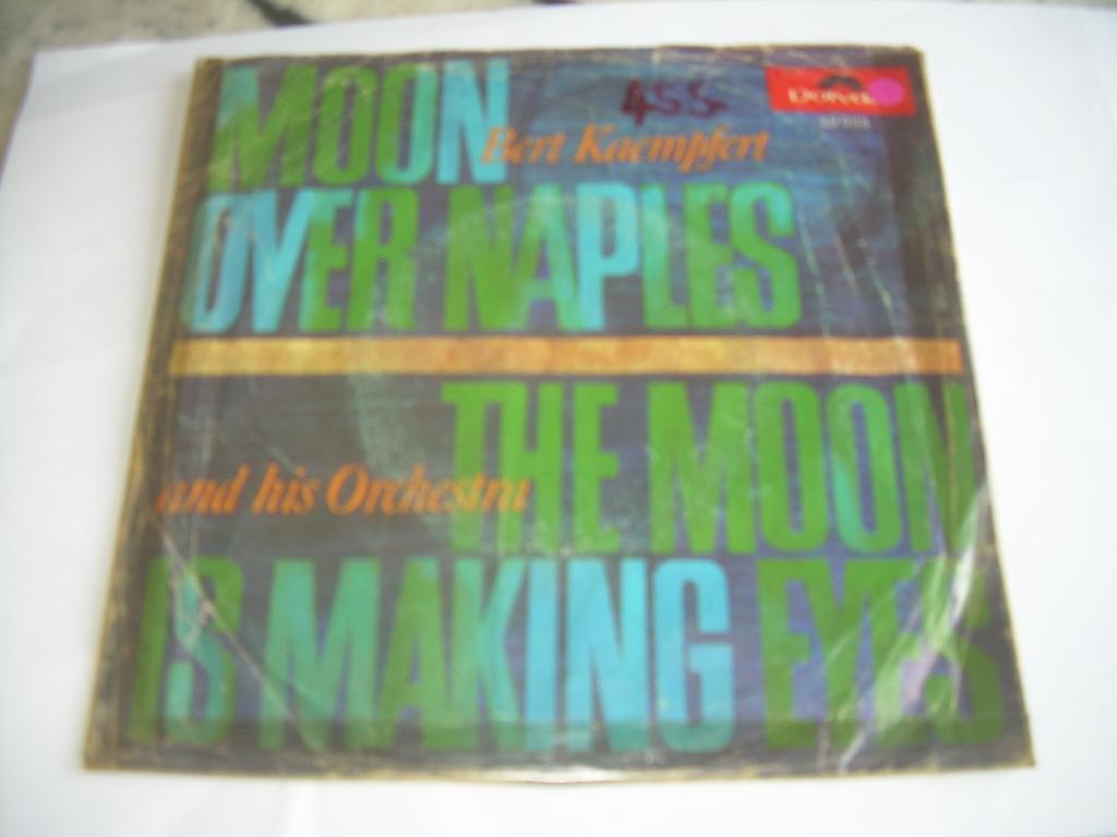 45 T SINGLE - Bert Kaempfert  – Moon Over Naples, 7 inch, Single, Ophalen of Verzenden, Pop