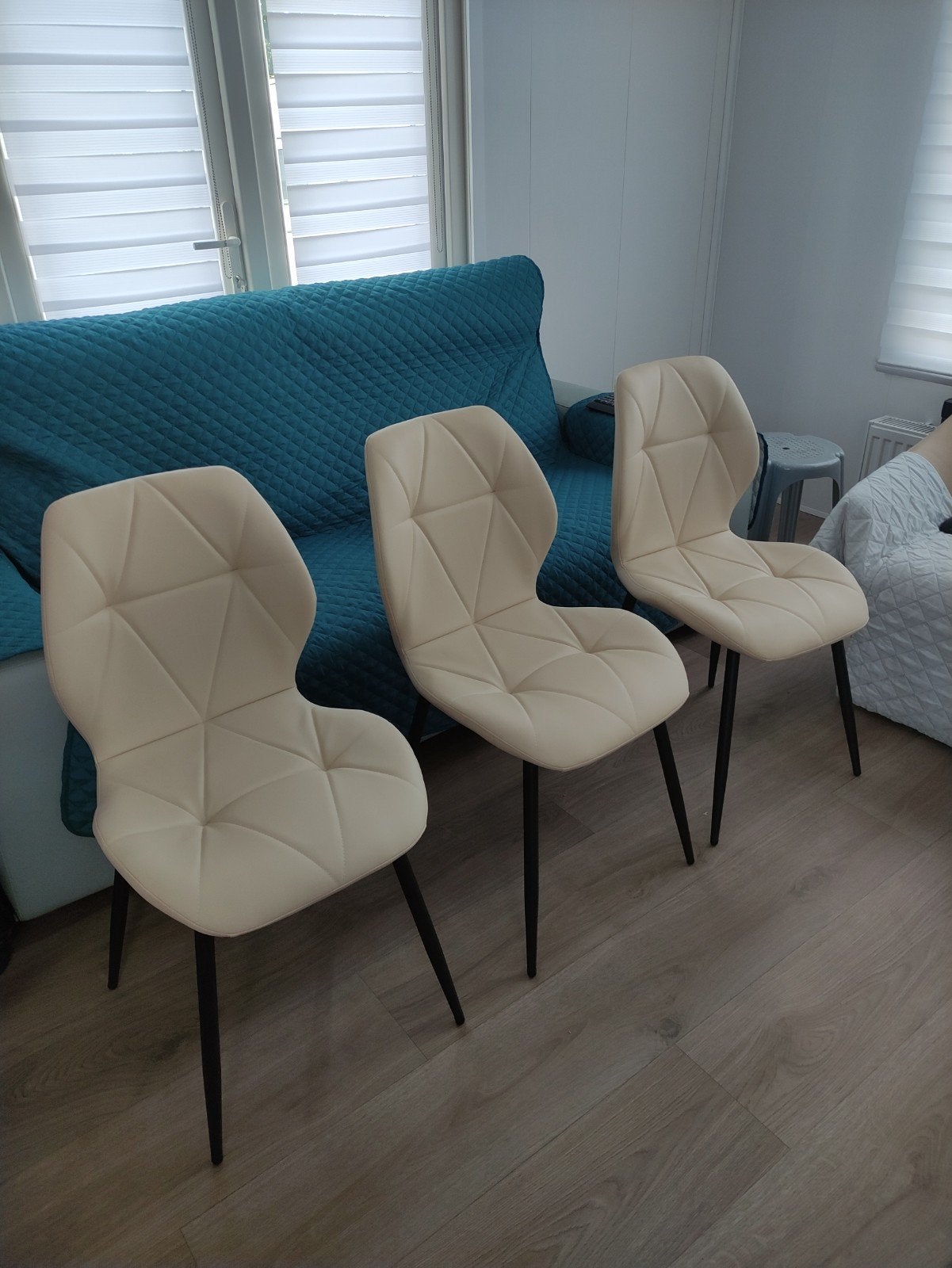 3 nouvelles chaises de table à manger en aspect cuir, Maison & Meubles, Enlèvement