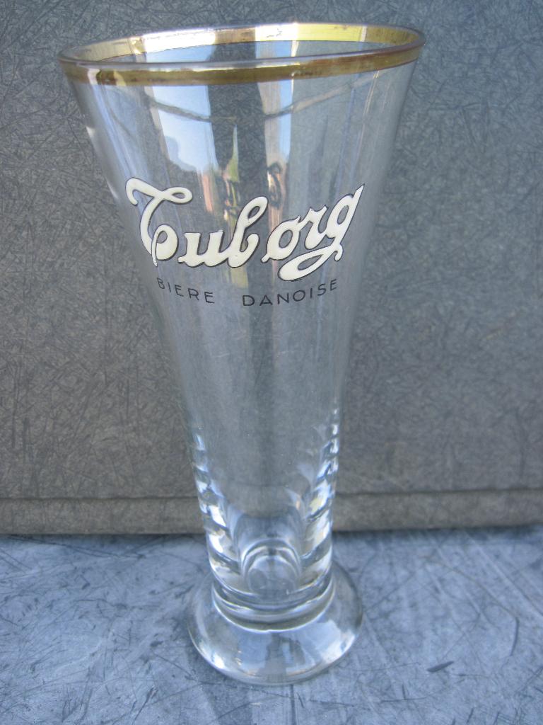 Verre à flûte en émail Tuborg - Biere Danoise, Enlèvement ou Envoi
