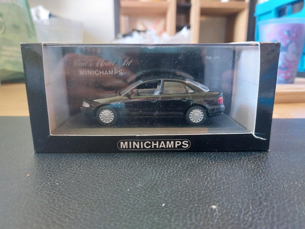Minichamps Audi A4 Saloon de 1995 black met 1/43, Enlèvement ou Envoi, Neuf, Voiture, MiniChamps