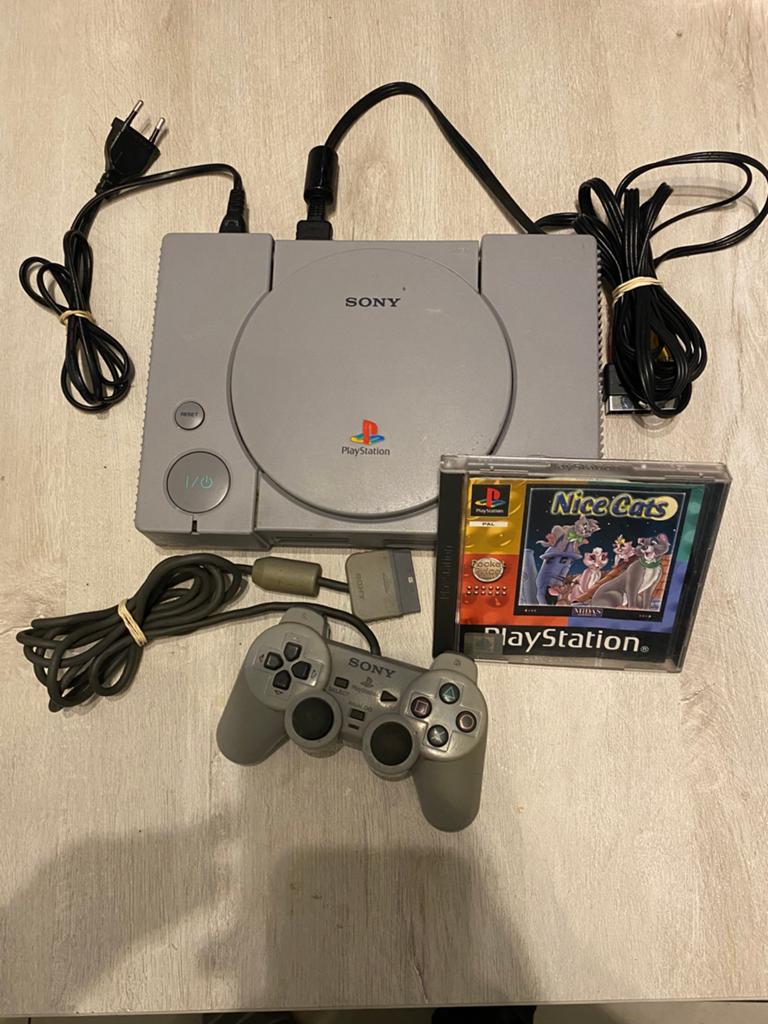 PlayStation 1 console (compleet) + Game, Ophalen of Verzenden, Gebruikt, Met 1 controller, Met games