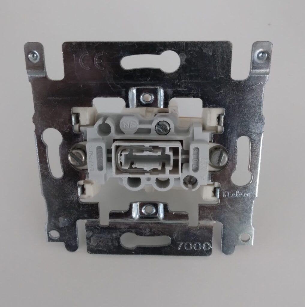 Niko PR20 sokkel inbouw drukknop 1xNO 10A 250V, Bricolage & Construction, Enlèvement ou Envoi, Comme neuf, Interrupteur