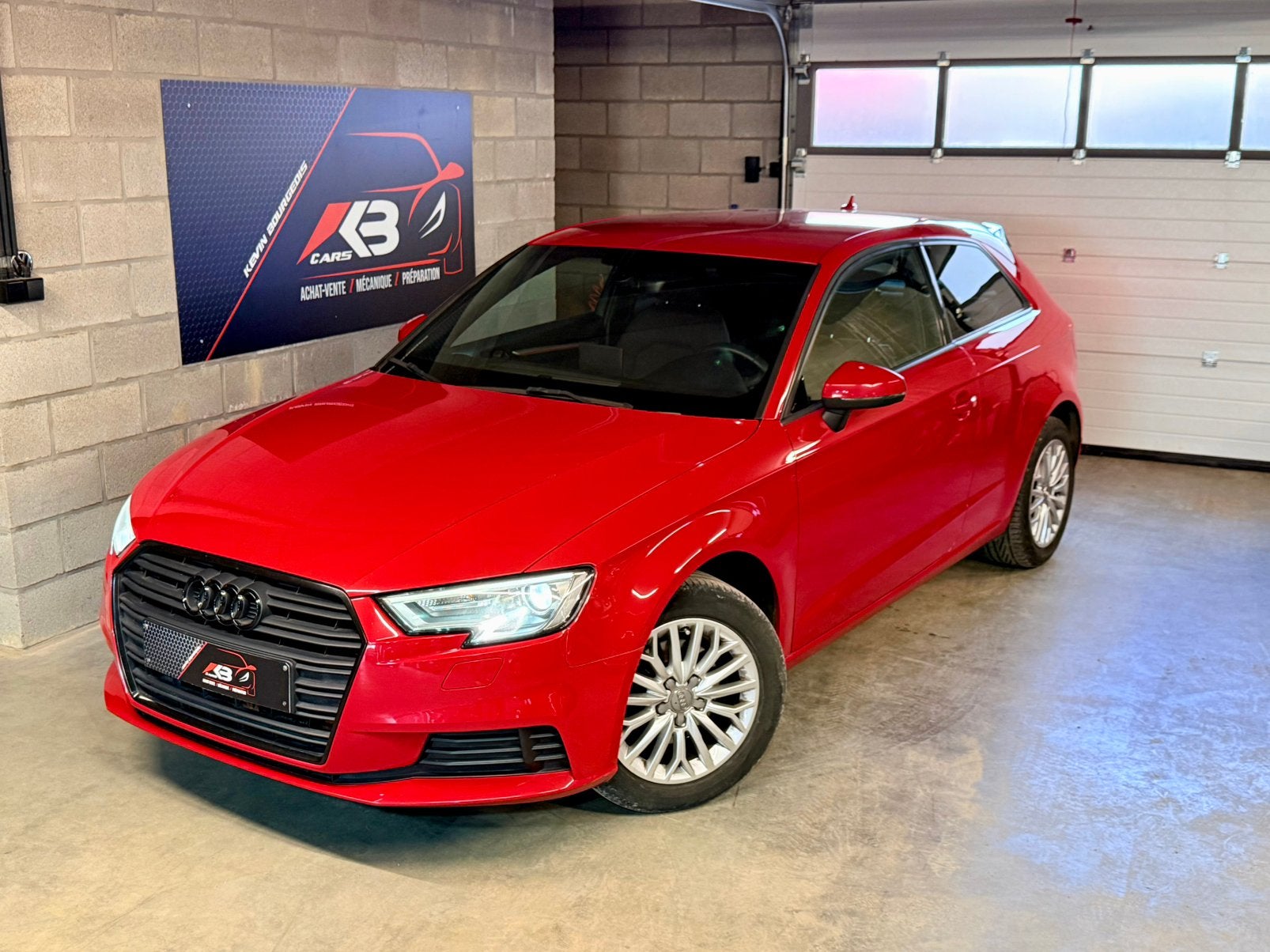 Audi A3 8V2 • 2017 • 100.000 Kms • 1.0 TFSI 115CV, Autos, Rouge, Achat, Euro 6, Noir