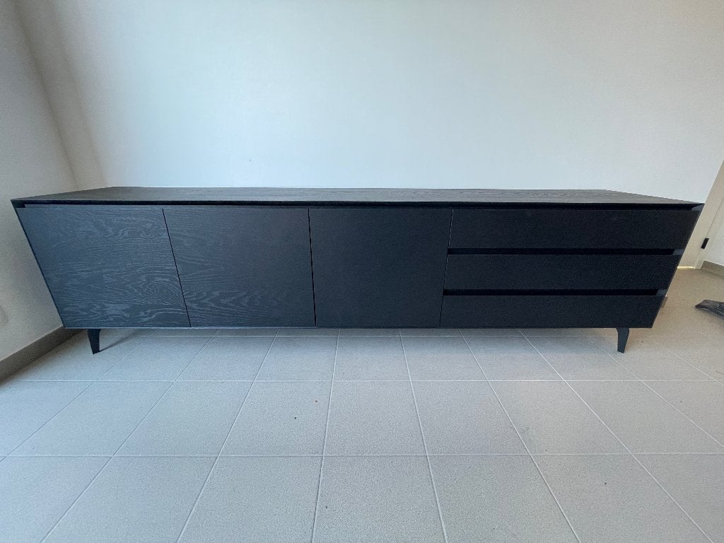 Zwarte dressoir - eiken hout - 240 x 69 x 45 - nieuwstaat, Huis en Inrichting, Kasten | Dressoirs, Ophalen, Met deur(en), Eikenhout