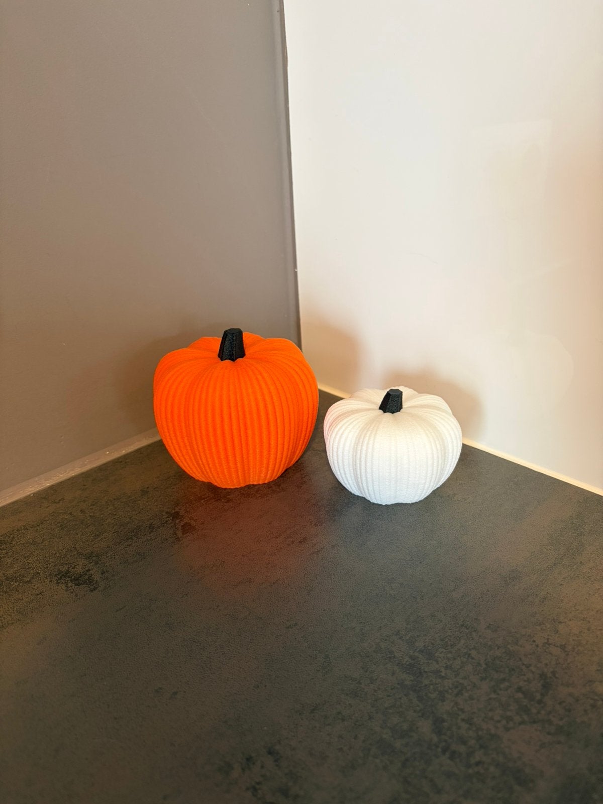 Halloween / Herfst - Set van 2 pompoenen, Nieuw, Kunststof, Ophalen of Verzenden, Oranje