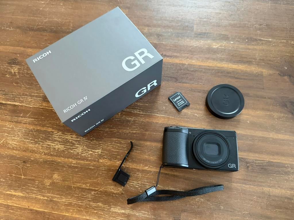 Ricoh GR IV avec accessoires, Enlèvement, Comme neuf