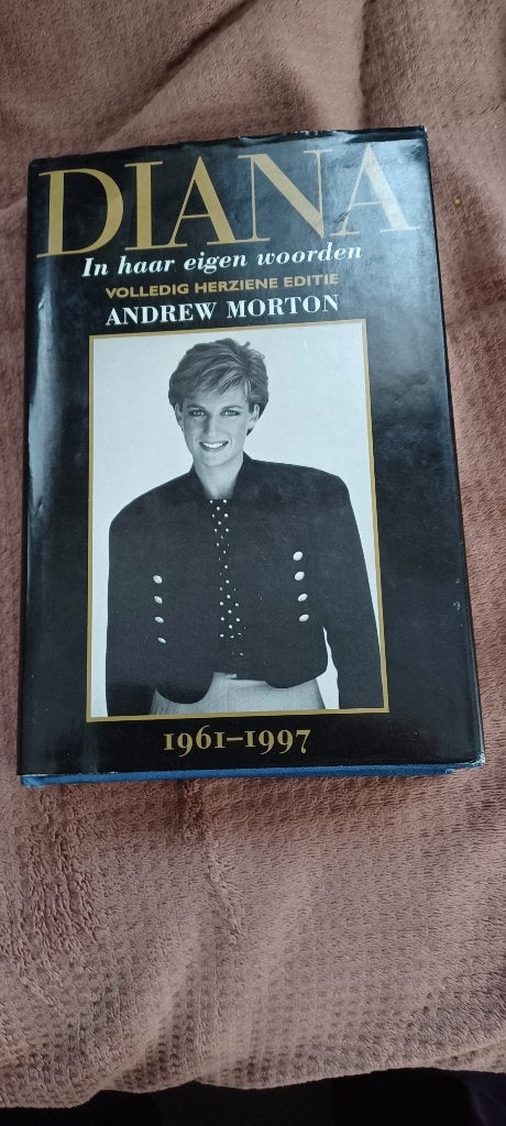 boek van DIANA nog te koop, Boeken, Ophalen, Zo goed als nieuw