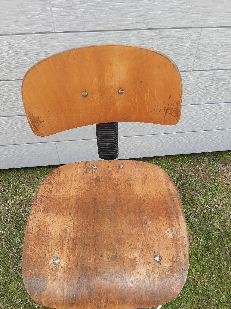 Chaise de bureau de dessin ou de laboratoire ancienne, Enlèvement