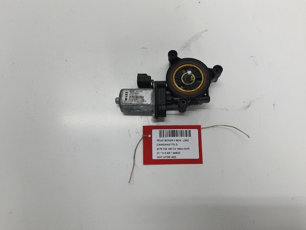 MOTEUR LEVE VITRE ELECTRIQUE AVANT DROIT Peugeot Boxer (U9), Autos : Pièces & Accessoires, Mevr. I. Hauben, Utilisé, Avant, Rue de l'Espoir 34 34
4030  GRIVEGNÉE, BE