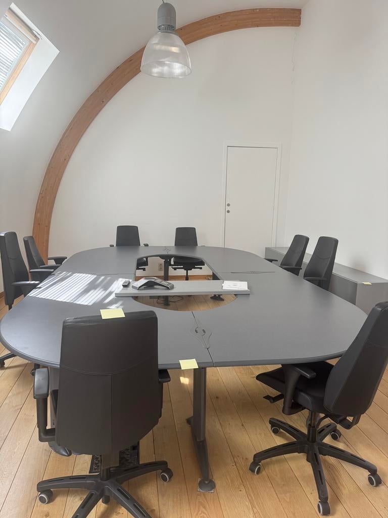 Grote vergadertafel met bureaustoelen, Ophalen, Tafel