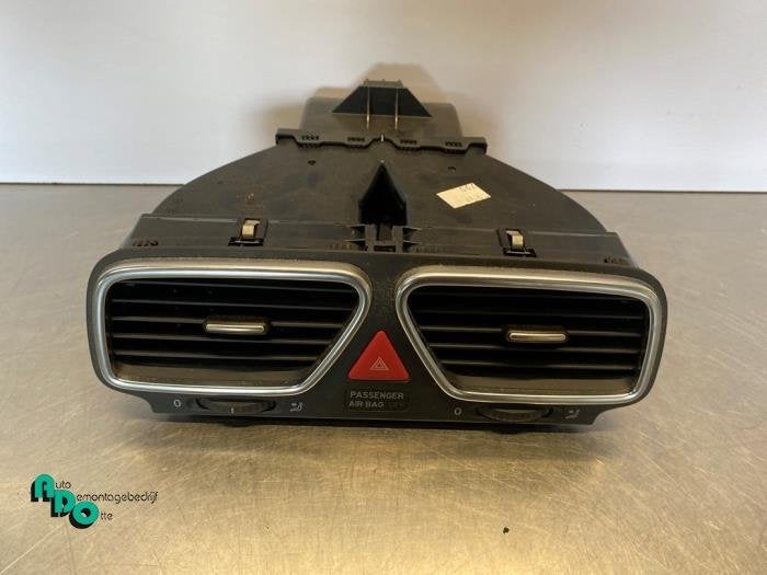 Grille aération tableau de bord d'un Volkswagen Scirocco (S, Volkswagen, -, 3 mois de garantie, Utilisé