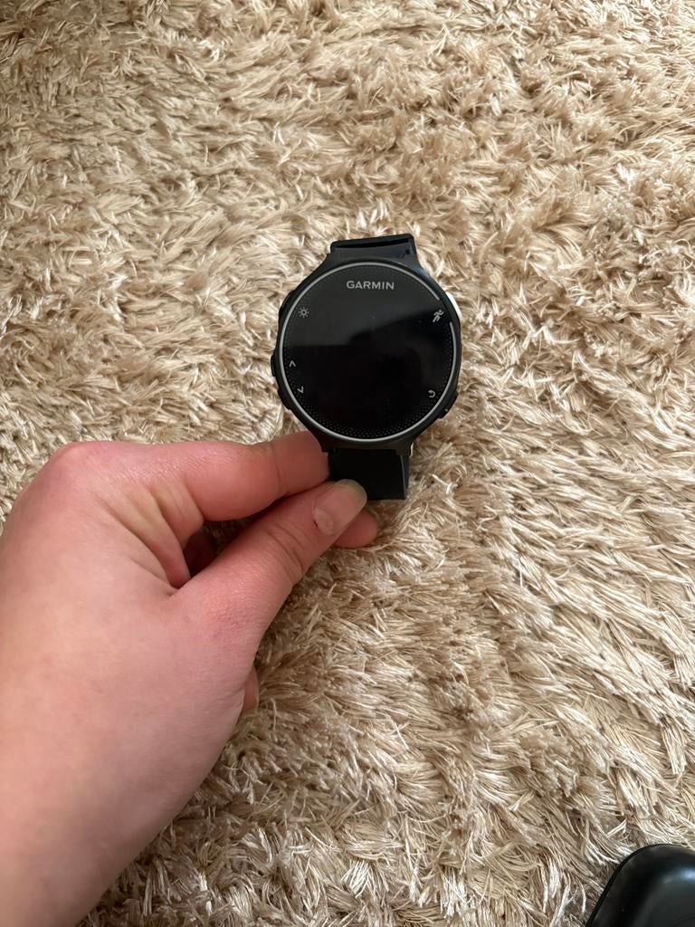 MONTRE CONNECTÉE GARMIN À VENDRE, Bijoux, Sacs & Beauté, Montres connectées, Enlèvement ou Envoi, Comme neuf