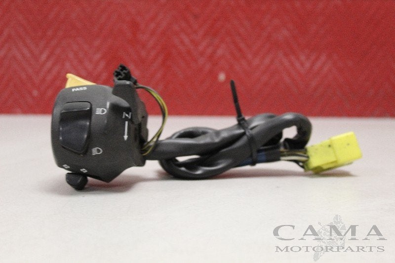 COMMUTATEUR GAUCHE SV 650 1999-2002 (SV650N SV650S SV650), Dhr. S. di Majo, Utilisé, Info@cama-motorparts.nl, P.J. Troelstraweg 8 8
3144 CX  MAASSLUIS, NL