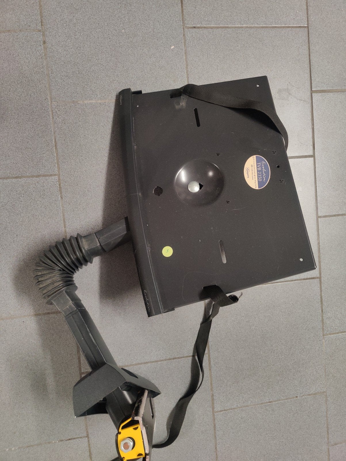 TV-muurbeugel, Ophalen