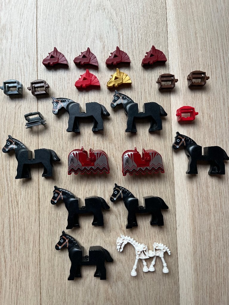 LEGO Castle / Fantasy Era – Horse & Barding Lot, Kinderen en Baby's, Gebruikt, Lego, Ophalen of Verzenden, Minifiguur