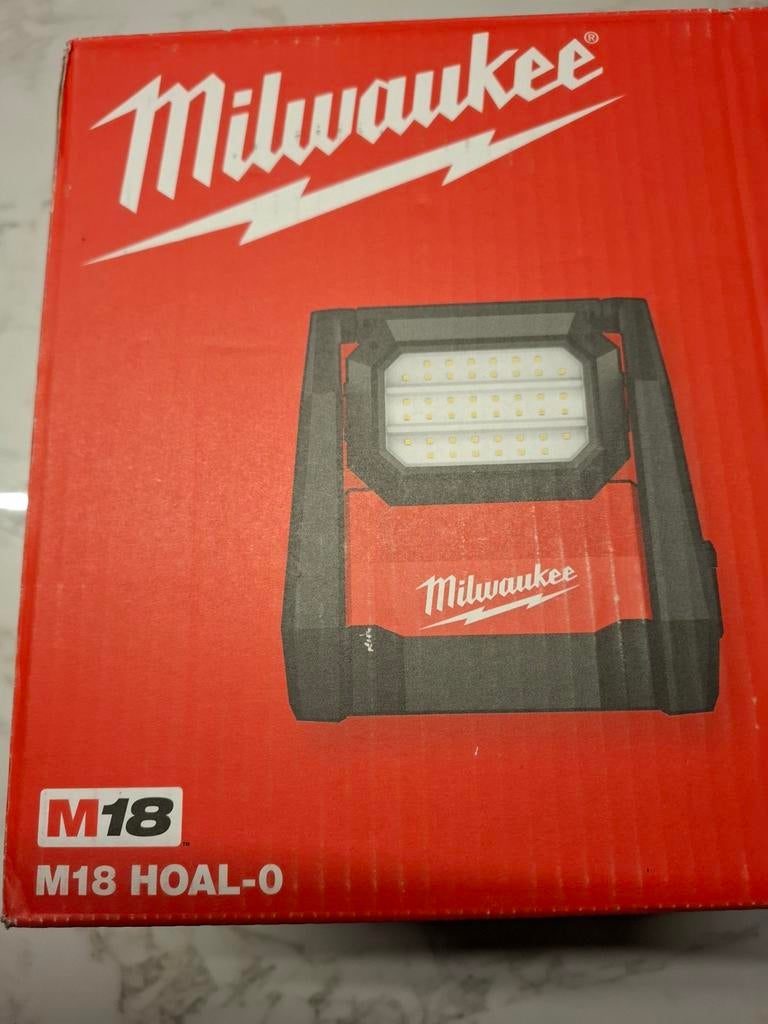 Bouwlamp,  Milwaukee M18 HOAL-O,  NIEUW!, Bricolage & Construction, Outillage | Outillage à main, Enlèvement