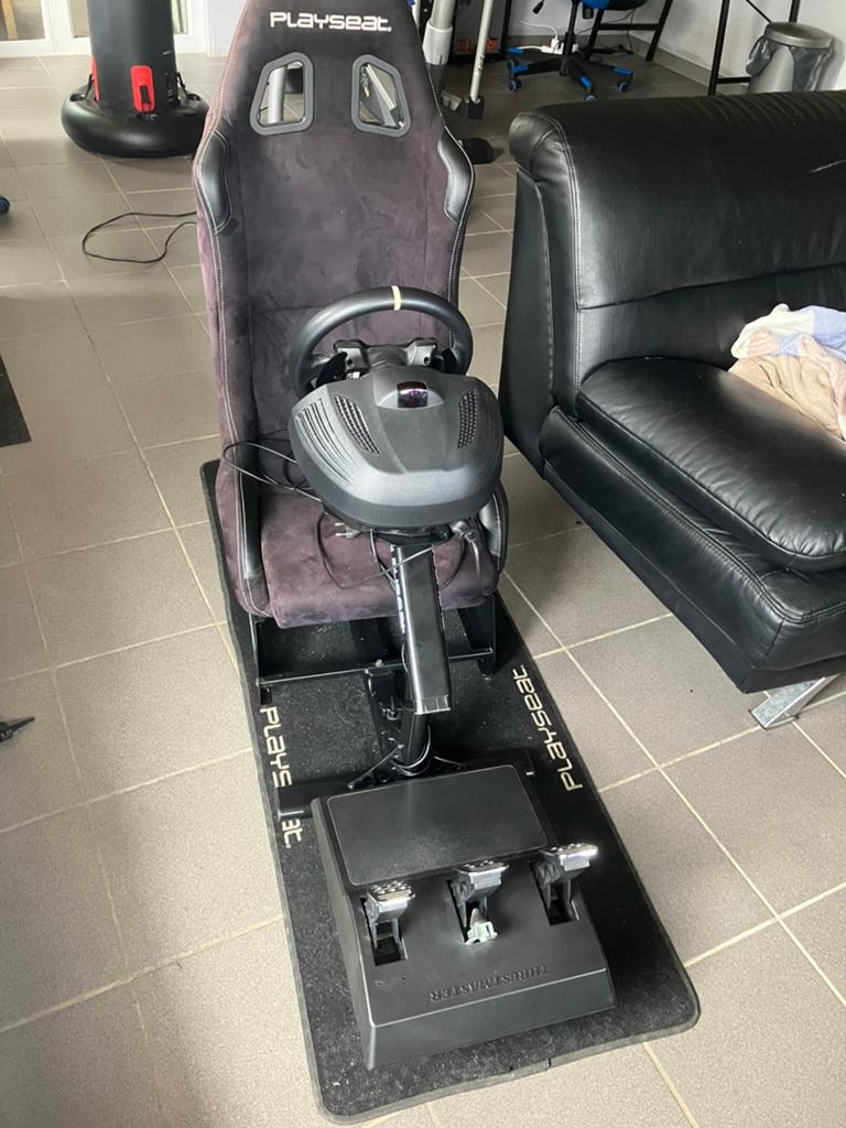 Thrustmaster stuur met pedalen, stoel en mat, Ophalen, Gebruikt