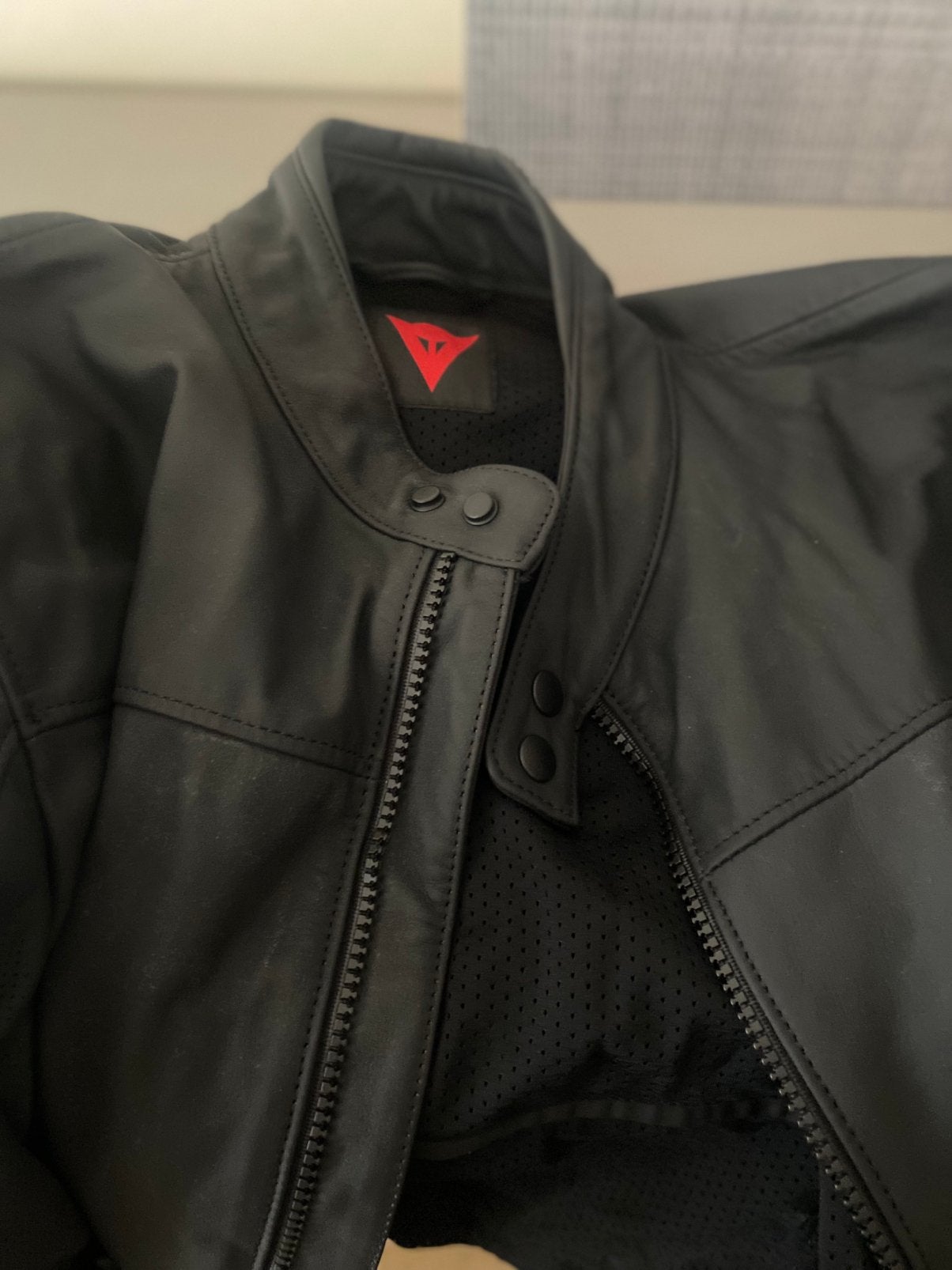 Nieuwe leren jas van Dainese met aankoopticket, Motoren, Ophalen